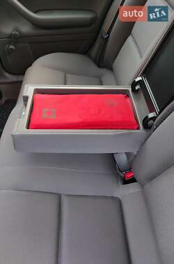 Седан Audi A4 2004 в 