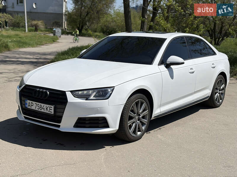 Седан Audi A4 2016 в 