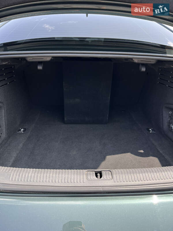 Седан Audi A4 2016 в Днепре