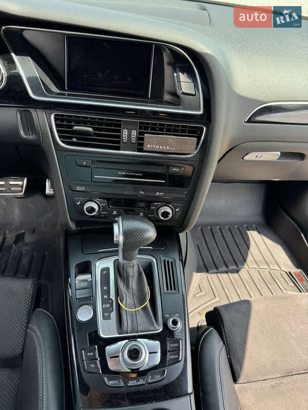 Седан Audi A4 2015 в Львові