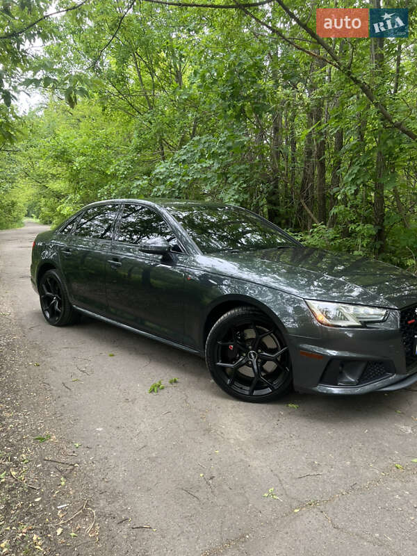 Седан Audi A4 2019 в Днепре
