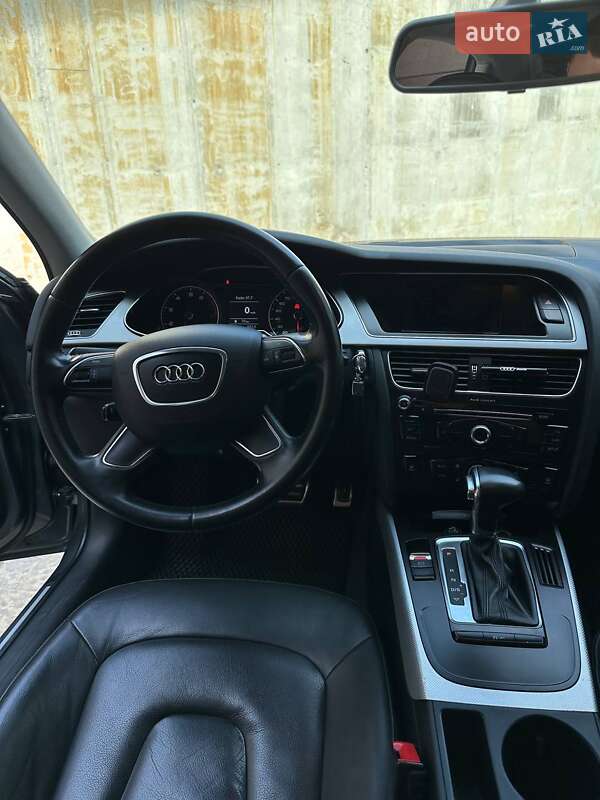 Седан Audi A4 2012 в Львове