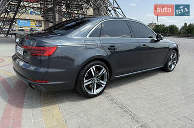 Седан Audi A4 2016 в 