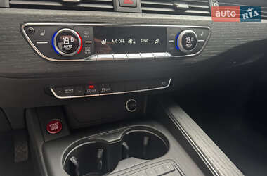 Седан Audi A4 2017 в 