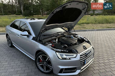 Седан Audi A4 2018 в 