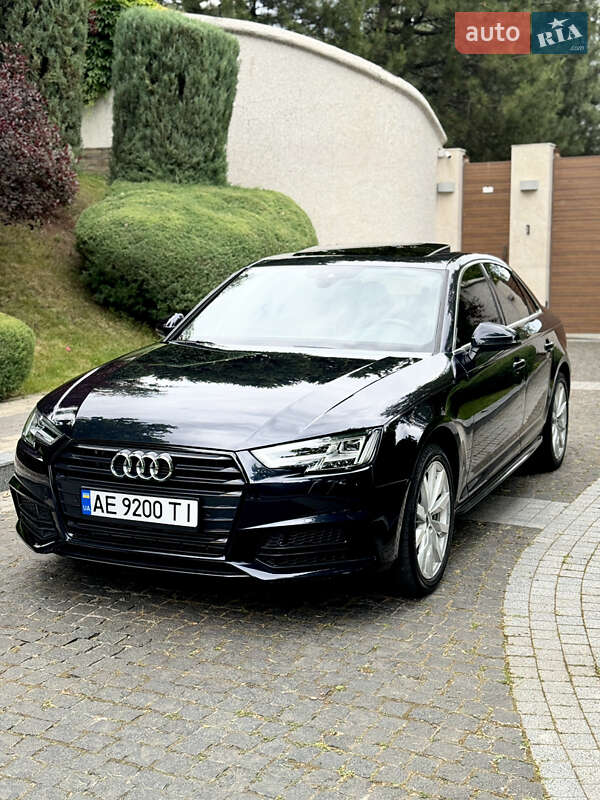 Седан Audi A4 2017 в 