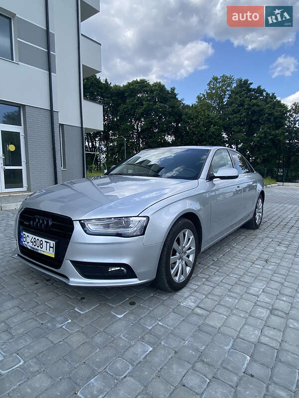 Седан Audi A4 2013 в Львові