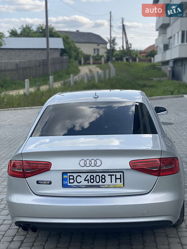 Седан Audi A4 2013 в Львові