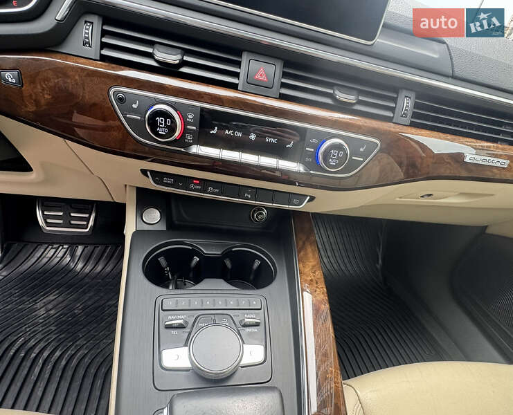 Седан Audi A4 2016 в Киеве