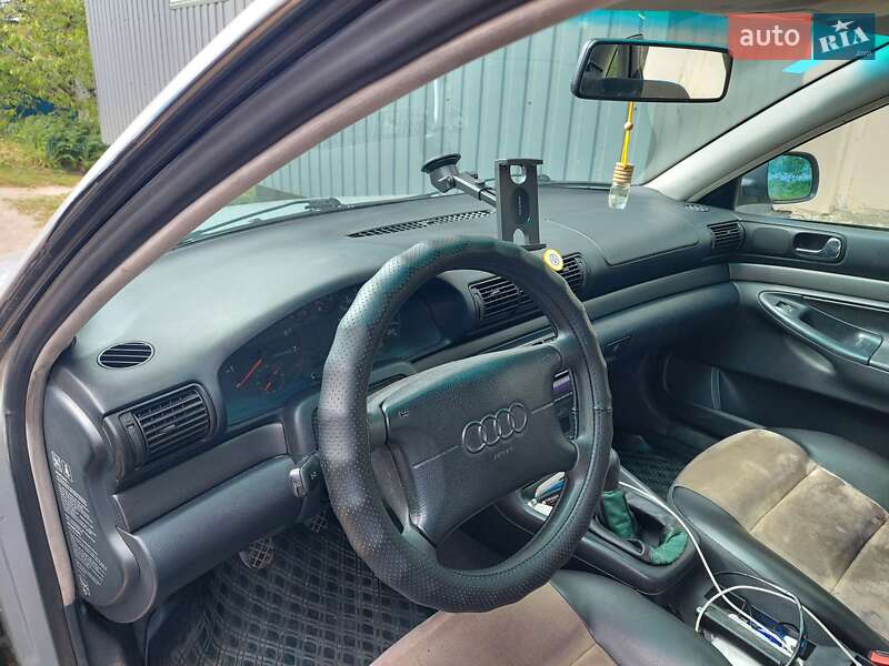 Седан Audi A4 1996 в Ровно