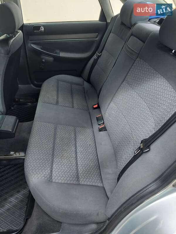Седан Audi A4 1996 в Ровно
