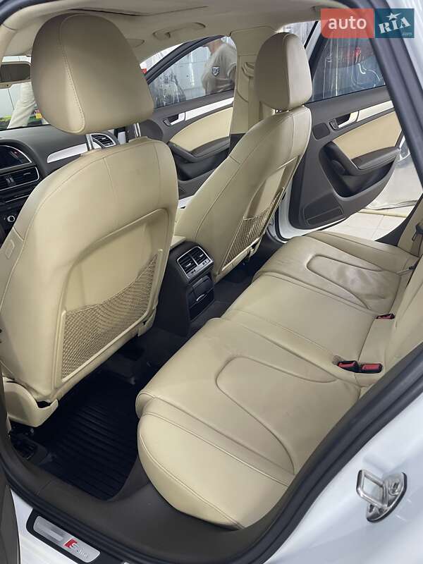 Седан Audi A4 2014 в Львові