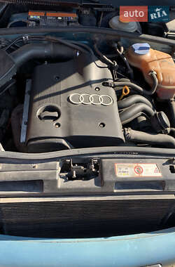 Седан Audi A4 1998 в 