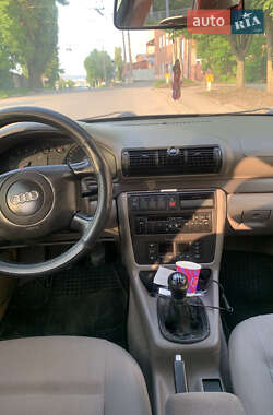Седан Audi A4 1998 в 