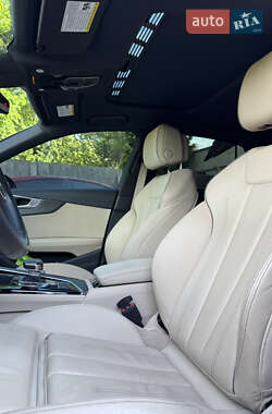 Седан Audi A4 2020 в 
