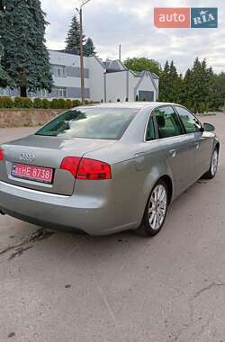 Седан Audi A4 2004 в 