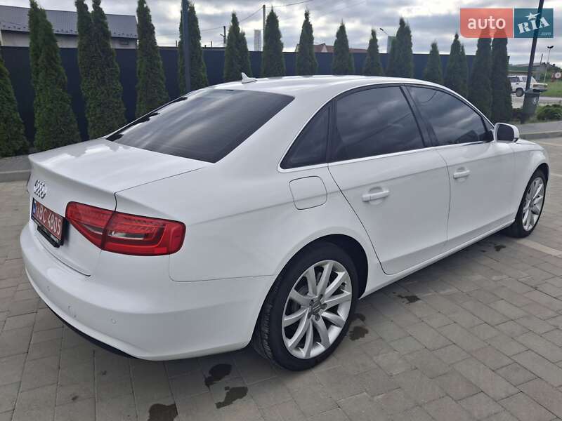 Седан Audi A4 2013 в Каменец-Подольском