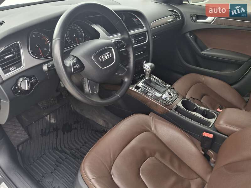 Седан Audi A4 2013 в Каменец-Подольском