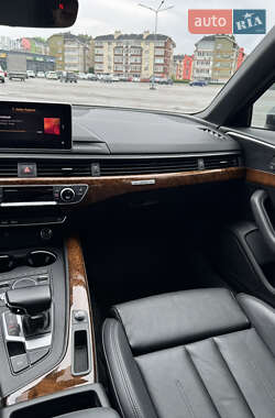 Седан Audi A4 2018 в 