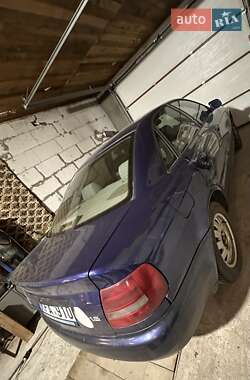 Седан Audi A4 2000 в  фото 4 Седан Audi A4 2000 в
