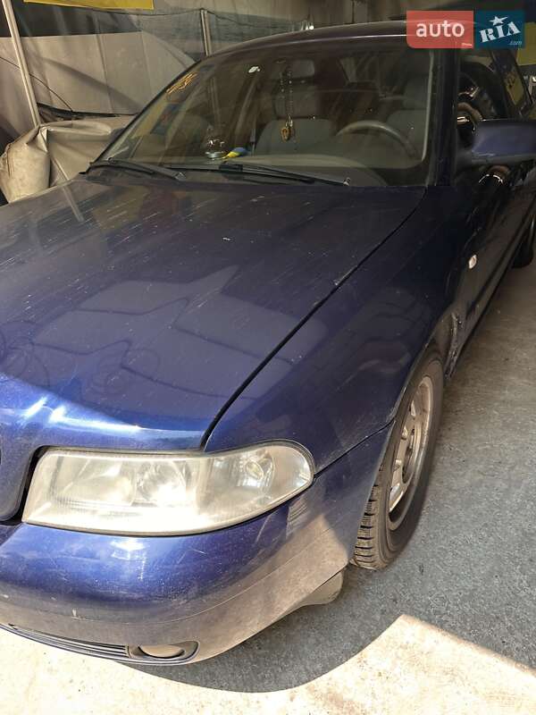 Седан Audi A4 2000 в Киеве