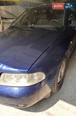 Седан Audi A4 2000 в  фото 3 Седан Audi A4 2000 в