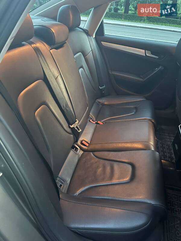 Седан Audi A4 2013 в Киеве