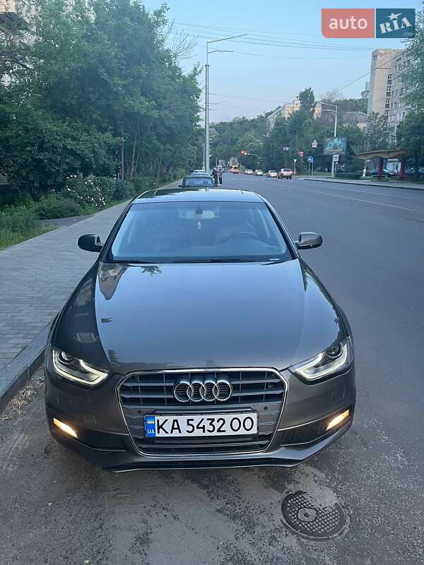 Седан Audi A4 2013 в Киеве