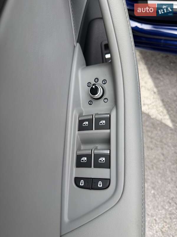 Седан Audi A4 2023 в Львове