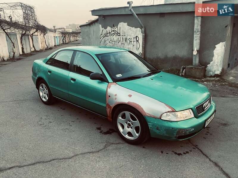 Седан Audi A4 1995 в Черноморске