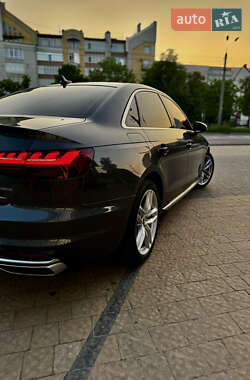 Седан Audi A4 2020 в 