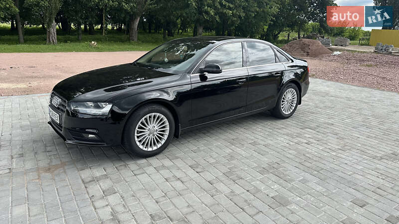 Седан Audi A4 2014 в 