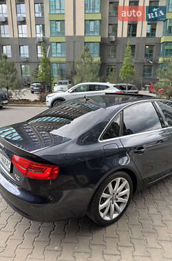 Седан Audi A4 2012 в 
