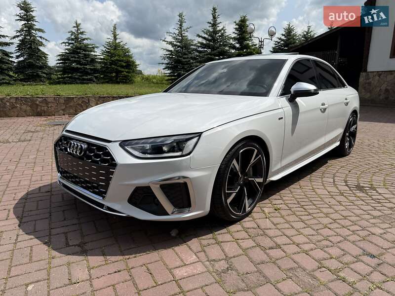 Седан Audi A4 2022 в Виннице
