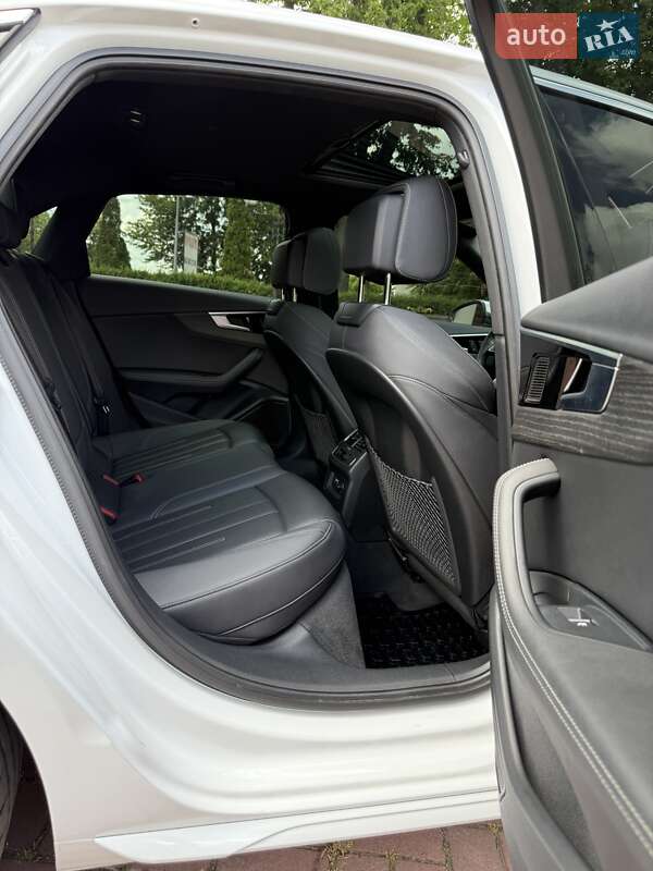 Седан Audi A4 2022 в Виннице