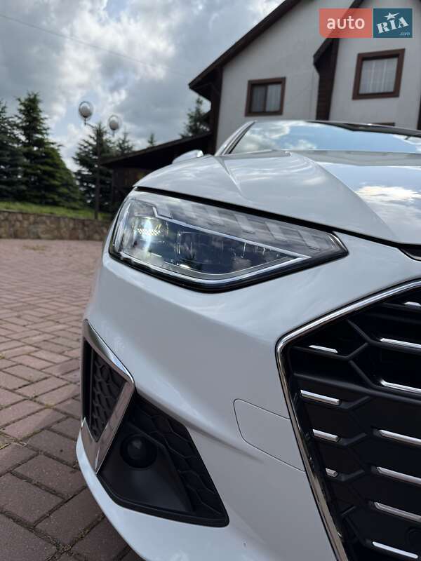 Седан Audi A4 2022 в Виннице