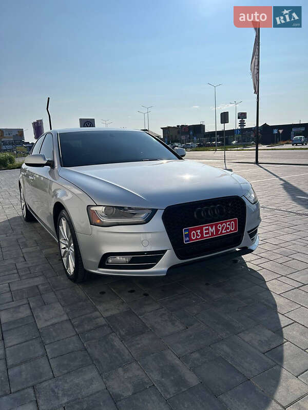 Седан Audi A4 2013 в Луцке