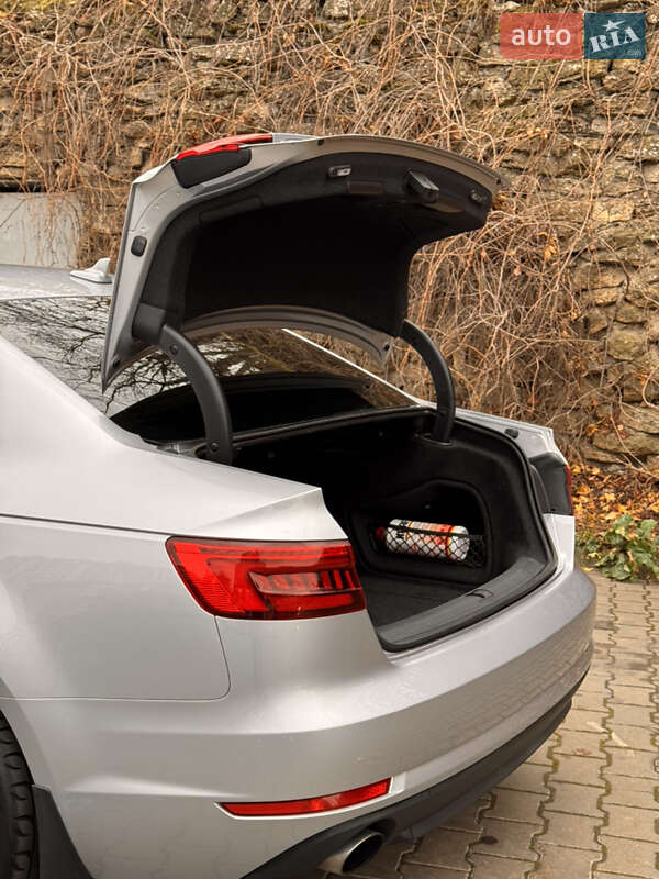 Седан Audi A4 2016 в Одессе