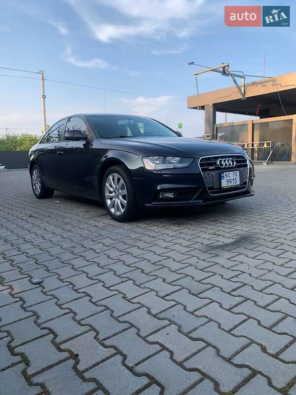 Седан Audi A4 2012 в 