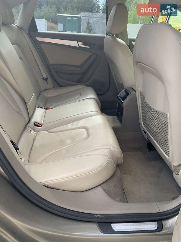 Седан Audi A4 2010 в Ирпене