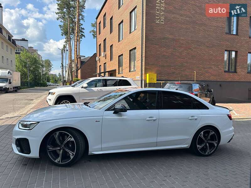 Седан Audi A4 2022 в Киеве