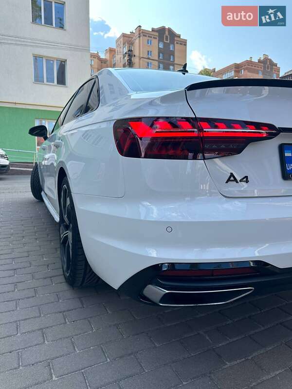 Седан Audi A4 2022 в Киеве