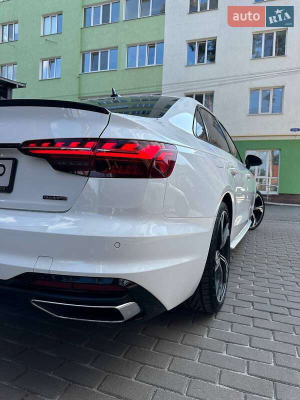 Седан Audi A4 2022 в Киеве