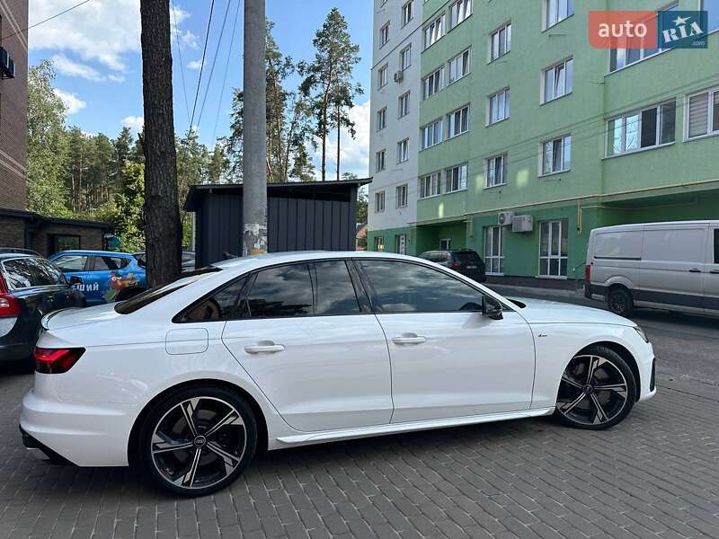 Седан Audi A4 2022 в Киеве