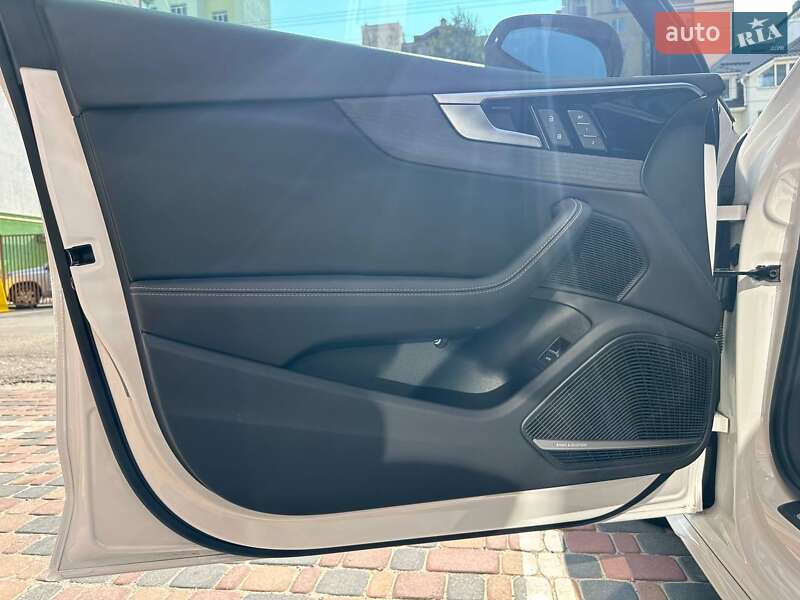 Седан Audi A4 2022 в Киеве