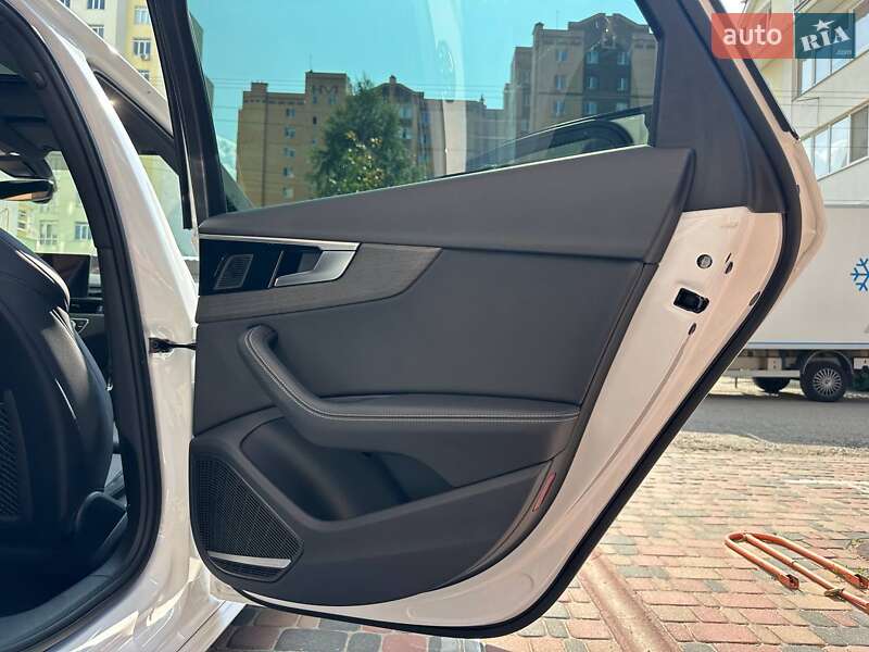 Седан Audi A4 2022 в Киеве