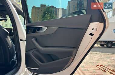 Седан Audi A4 2022 в 