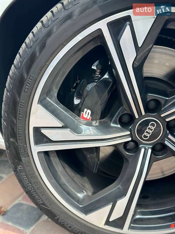 Седан Audi A4 2022 в Киеве