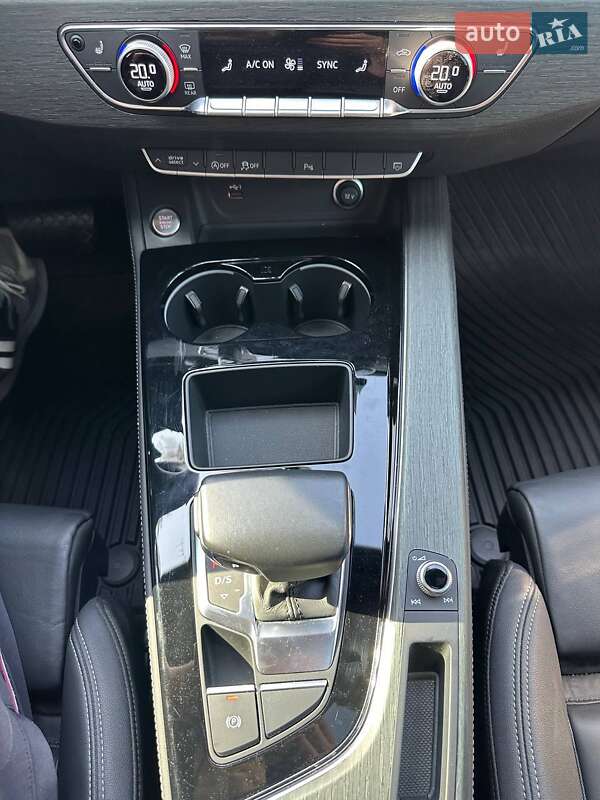 Седан Audi A4 2022 в Киеве