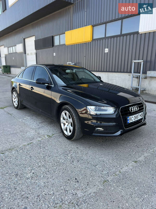 Седан Audi A4 2013 в Львове